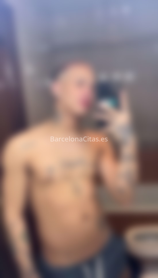 Adrián, latino con ganas de pasarla bien. 642141846. Citas en BARCELONA, BARCELONA. www.barcelonacitas.es.