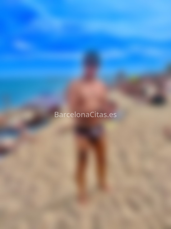 Adrián, latino con ganas de pasarla bien. 642141846. Citas en BARCELONA, BARCELONA. www.barcelonacitas.es.