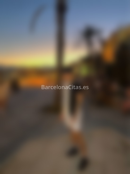 Adrián, latino con ganas de pasarla bien. 642141846. Citas en BARCELONA, BARCELONA. www.barcelonacitas.es.
