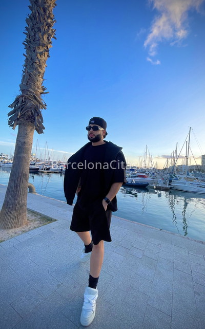 Cristopher, joven colombiano enrollado. 610425954. Citas en BARCELONA, BARCELONA. www.barcelonacitas.es.