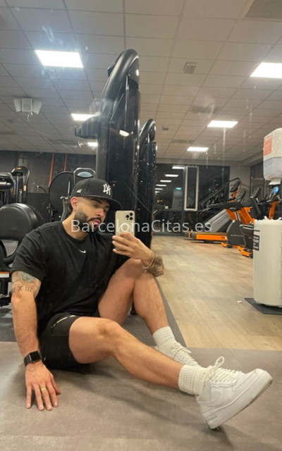 Cristopher, joven colombiano enrollado. 610425954. Citas en BARCELONA, BARCELONA. www.barcelonacitas.es.